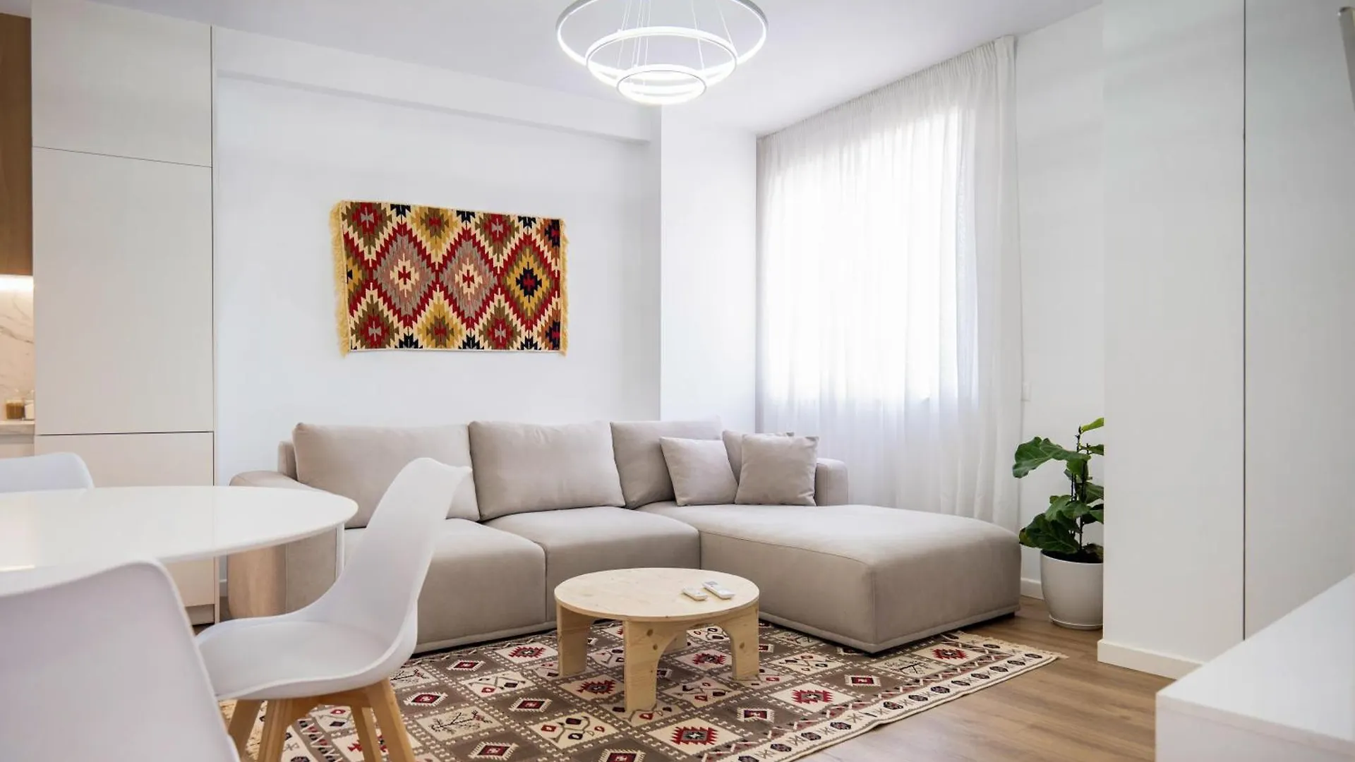 Muz Studios Tirana 0*,