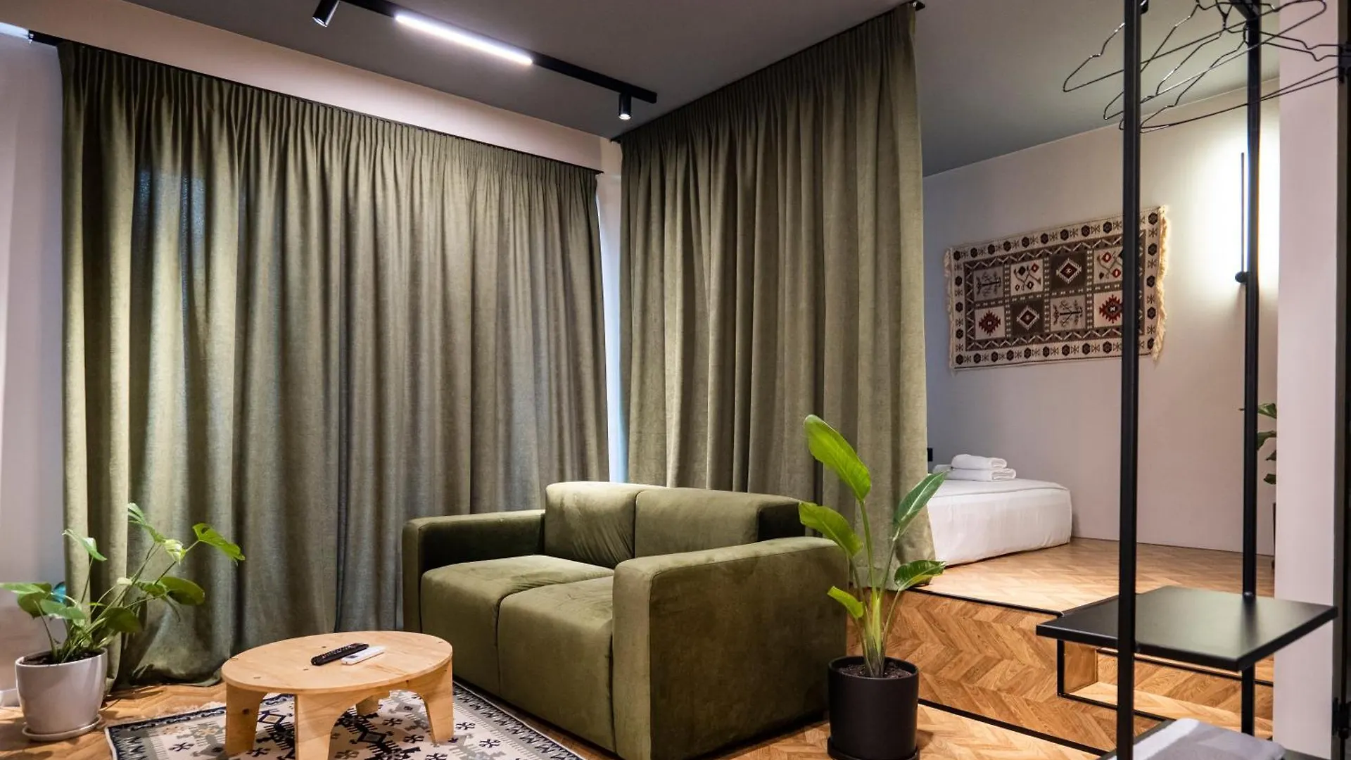 Muz Studios Tirana 0*,  Albanie