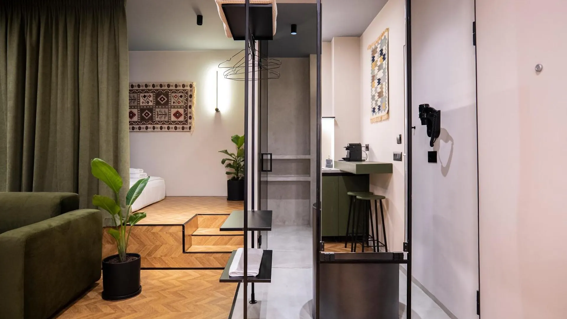 Muz Studios Tirana 0*,  Albanie
