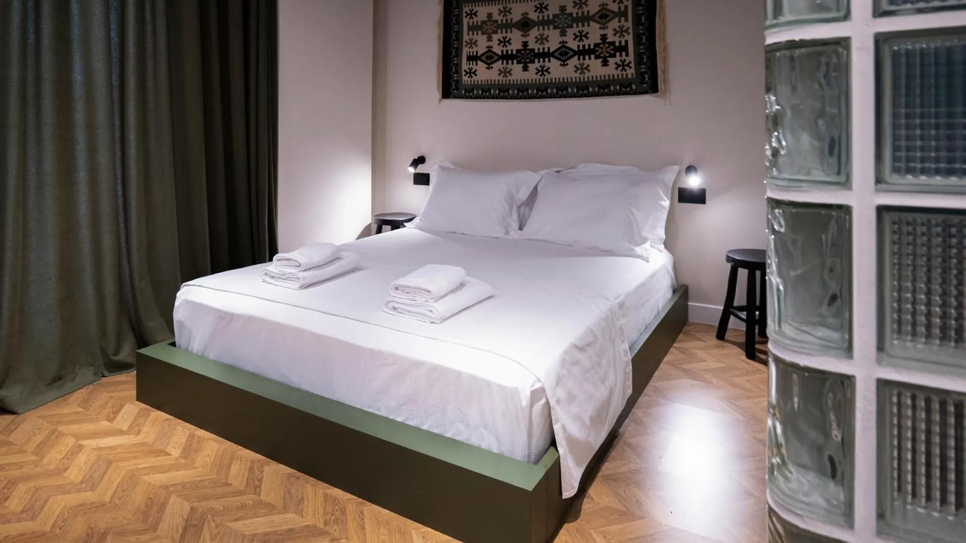 Muz Studios Tirana 0*,  Albania